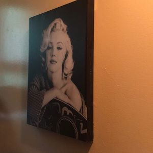 Marylyn Monroe black and white photograph.